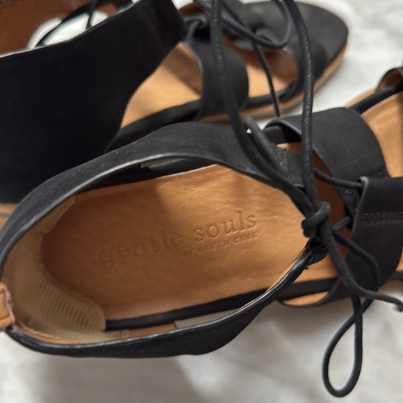 Gentle Souls Black Suede Leather Strappy Open Toe Gladiator Style Sandal Size 7 - Picture 4 of 8